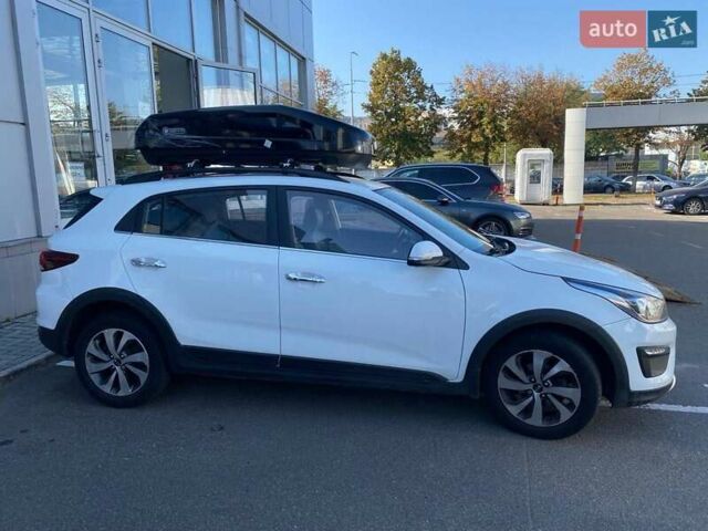 Білий Кіа Rio X-Line, об'ємом двигуна 1.6 л та пробігом 68 тис. км за 18500 $, фото 1 на Automoto.ua