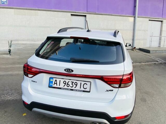 Білий Кіа Rio X-Line, об'ємом двигуна 1.6 л та пробігом 68 тис. км за 18500 $, фото 2 на Automoto.ua