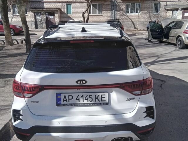 Білий Кіа Rio X-Line, об'ємом двигуна 1.6 л та пробігом 47 тис. км за 18200 $, фото 2 на Automoto.ua