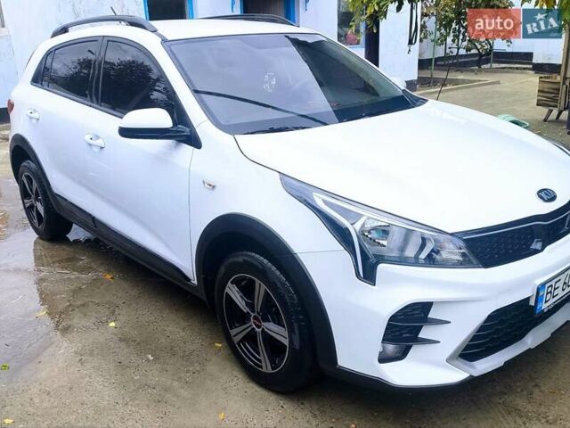 Білий Кіа Rio X-Line, об'ємом двигуна 1.59 л та пробігом 26 тис. км за 17500 $, фото 2 на Automoto.ua