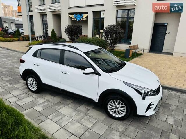 Белый Киа Rio X-Line, объемом двигателя 1.6 л и пробегом 6 тыс. км за 19900 $, фото 4 на Automoto.ua