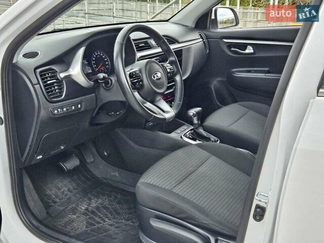 Білий Кіа Rio X-Line, об'ємом двигуна 1.59 л та пробігом 87 тис. км за 17500 $, фото 27 на Automoto.ua