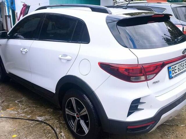 Білий Кіа Rio X-Line, об'ємом двигуна 1.59 л та пробігом 26 тис. км за 17500 $, фото 5 на Automoto.ua