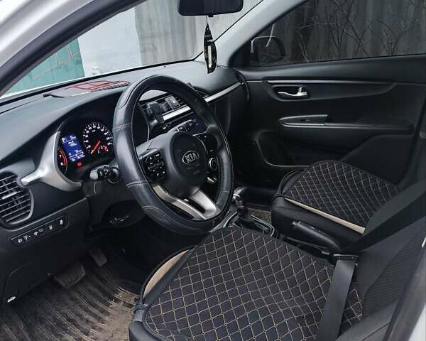 Білий Кіа Rio X-Line, об'ємом двигуна 1.59 л та пробігом 26 тис. км за 17500 $, фото 7 на Automoto.ua