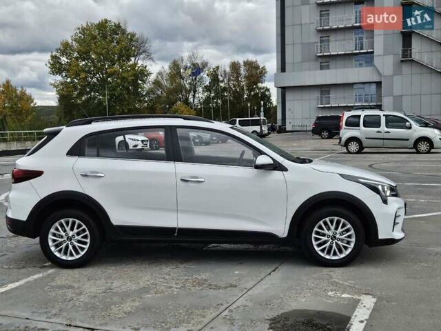 Білий Кіа Rio X-Line, об'ємом двигуна 1.59 л та пробігом 87 тис. км за 17500 $, фото 9 на Automoto.ua