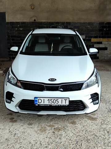 Білий Кіа Rio X-Line, об'ємом двигуна 1.6 л та пробігом 73 тис. км за 17000 $, фото 1 на Automoto.ua