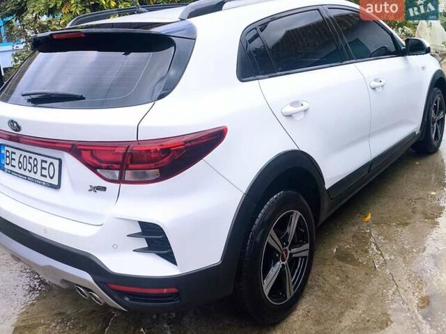 Білий Кіа Rio X-Line, об'ємом двигуна 1.59 л та пробігом 26 тис. км за 17500 $, фото 3 на Automoto.ua