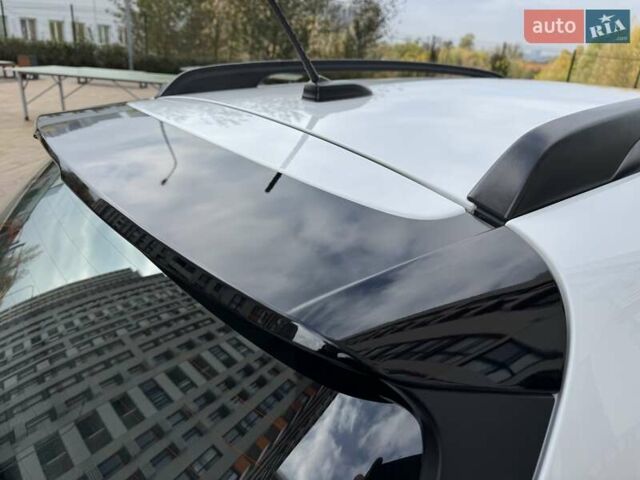 Белый Киа Rio X-Line, объемом двигателя 1.6 л и пробегом 6 тыс. км за 19900 $, фото 16 на Automoto.ua