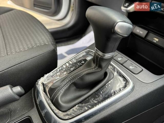 Белый Киа Rio X-Line, объемом двигателя 1.6 л и пробегом 6 тыс. км за 19900 $, фото 46 на Automoto.ua