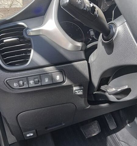 Белый Киа Rio X-Line, объемом двигателя 1.6 л и пробегом 47 тыс. км за 19000 $, фото 8 на Automoto.ua