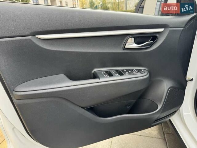 Белый Киа Rio X-Line, объемом двигателя 1.6 л и пробегом 6 тыс. км за 19900 $, фото 49 на Automoto.ua