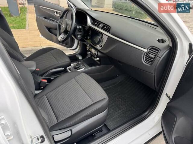 Белый Киа Rio X-Line, объемом двигателя 1.6 л и пробегом 6 тыс. км за 19900 $, фото 54 на Automoto.ua