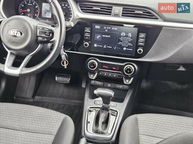 Білий Кіа Rio X-Line, об'ємом двигуна 1.59 л та пробігом 87 тис. км за 17500 $, фото 32 на Automoto.ua