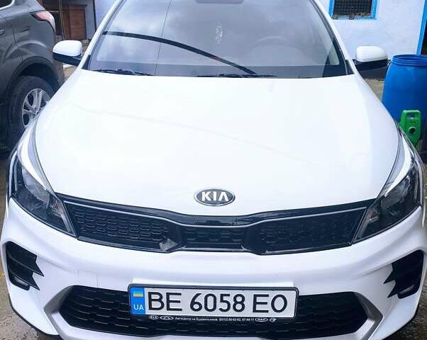 Білий Кіа Rio X-Line, об'ємом двигуна 1.59 л та пробігом 26 тис. км за 17500 $, фото 4 на Automoto.ua