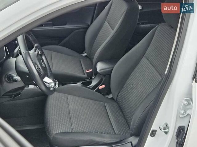 Білий Кіа Rio X-Line, об'ємом двигуна 1.59 л та пробігом 87 тис. км за 17500 $, фото 23 на Automoto.ua