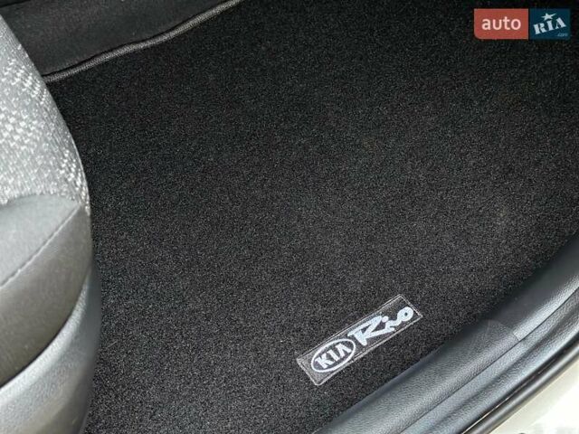 Бежевый Киа Rio X-Line, объемом двигателя 1.6 л и пробегом 39 тыс. км за 16800 $, фото 63 на Automoto.ua