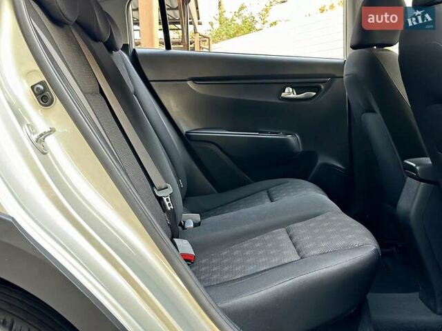 Бежевый Киа Rio X-Line, объемом двигателя 1.6 л и пробегом 39 тыс. км за 16800 $, фото 71 на Automoto.ua