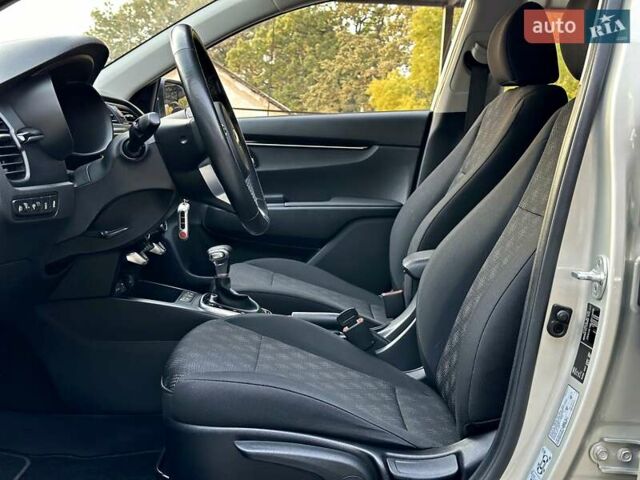 Бежевый Киа Rio X-Line, объемом двигателя 1.6 л и пробегом 39 тыс. км за 16800 $, фото 62 на Automoto.ua