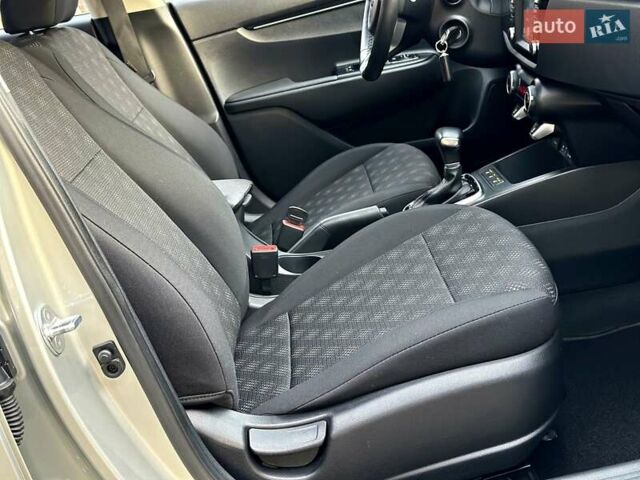 Бежевый Киа Rio X-Line, объемом двигателя 1.6 л и пробегом 39 тыс. км за 16800 $, фото 55 на Automoto.ua