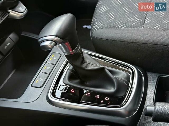 Бежевый Киа Rio X-Line, объемом двигателя 1.6 л и пробегом 39 тыс. км за 16800 $, фото 67 на Automoto.ua