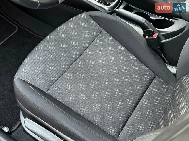 Бежевый Киа Rio X-Line, объемом двигателя 1.6 л и пробегом 39 тыс. км за 16800 $, фото 57 на Automoto.ua