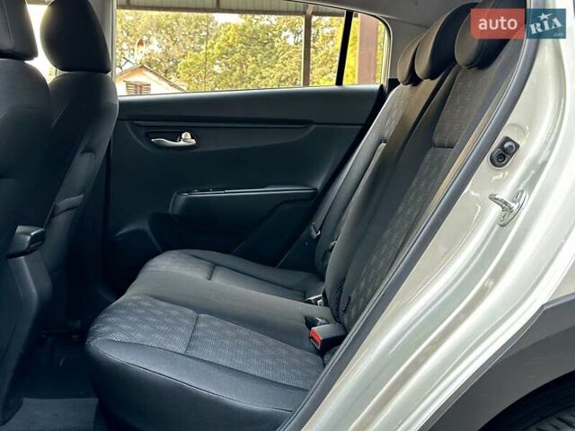 Бежевый Киа Rio X-Line, объемом двигателя 1.6 л и пробегом 39 тыс. км за 16800 $, фото 69 на Automoto.ua