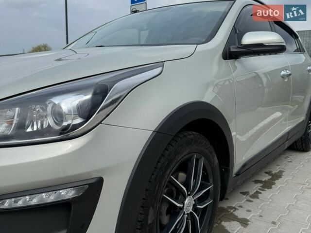 Бежевый Киа Rio X-Line, объемом двигателя 1.59 л и пробегом 83 тыс. км за 14800 $, фото 13 на Automoto.ua
