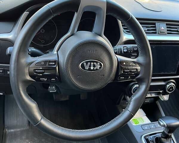 Черный Киа Rio X-Line, объемом двигателя 1.59 л и пробегом 50 тыс. км за 17600 $, фото 5 на Automoto.ua