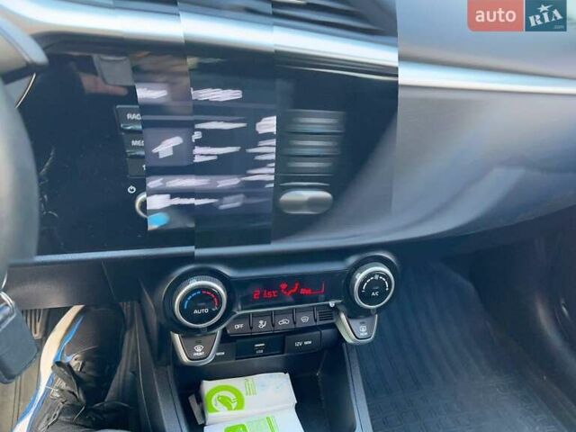 Черный Киа Rio X-Line, объемом двигателя 1.59 л и пробегом 50 тыс. км за 17600 $, фото 4 на Automoto.ua