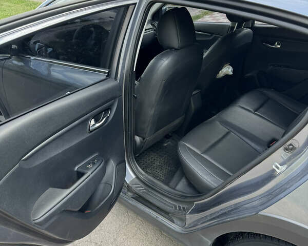 Сірий Кіа Rio X-Line, об'ємом двигуна 1.6 л та пробігом 47 тис. км за 15600 $, фото 6 на Automoto.ua