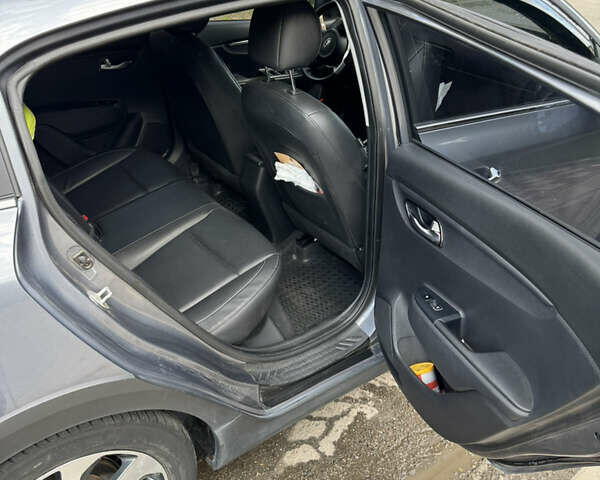 Сірий Кіа Rio X-Line, об'ємом двигуна 1.6 л та пробігом 47 тис. км за 15600 $, фото 5 на Automoto.ua