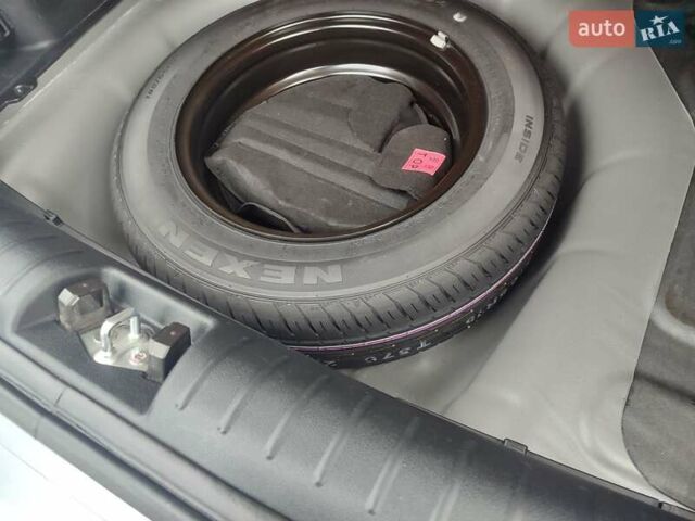 Серый Киа Rio X-Line, объемом двигателя 1.59 л и пробегом 22 тыс. км за 12950 $, фото 9 на Automoto.ua