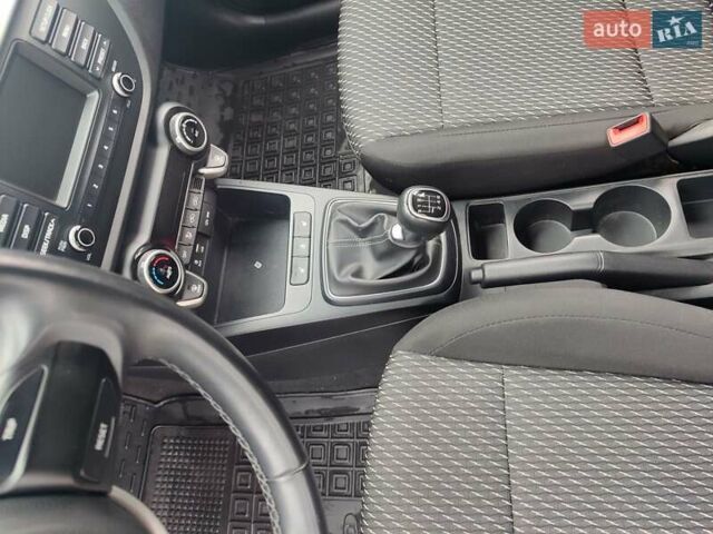 Серый Киа Rio X-Line, объемом двигателя 1.59 л и пробегом 22 тыс. км за 12950 $, фото 7 на Automoto.ua