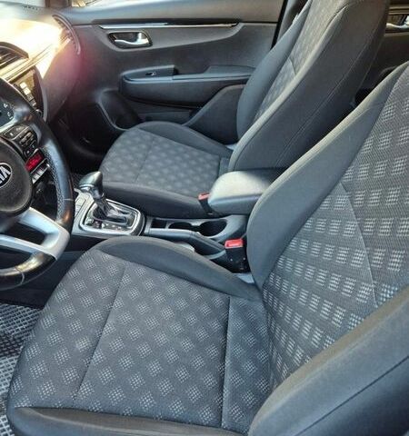 Сірий Кіа Rio X-Line, об'ємом двигуна 1.6 л та пробігом 98 тис. км за 13999 $, фото 3 на Automoto.ua