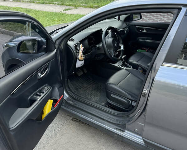 Сірий Кіа Rio X-Line, об'ємом двигуна 1.6 л та пробігом 47 тис. км за 15600 $, фото 7 на Automoto.ua