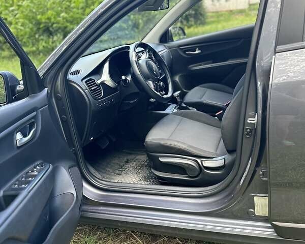 Серый Киа Rio X-Line, объемом двигателя 1.6 л и пробегом 46 тыс. км за 11400 $, фото 4 на Automoto.ua