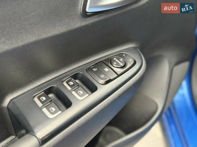 Синий Киа Rio X-Line, объемом двигателя 1.6 л и пробегом 107 тыс. км за 14900 $, фото 17 на Automoto.ua