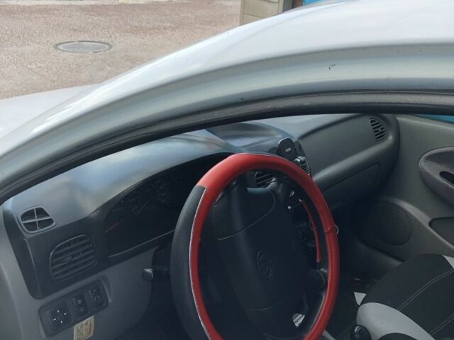 Білий Кіа Ріо, об'ємом двигуна 1.5 л та пробігом 400 тис. км за 1103 $, фото 4 на Automoto.ua