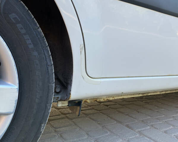 Білий Кіа Ріо, об'ємом двигуна 1.4 л та пробігом 121 тис. км за 4850 $, фото 4 на Automoto.ua