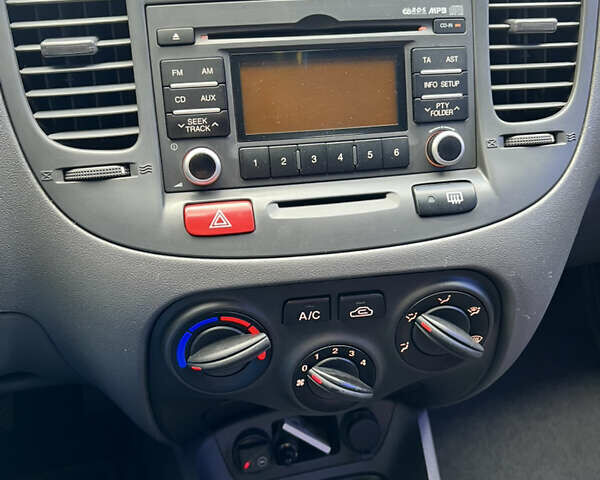 Білий Кіа Ріо, об'ємом двигуна 1.4 л та пробігом 121 тис. км за 4850 $, фото 12 на Automoto.ua