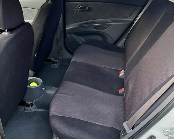 Білий Кіа Ріо, об'ємом двигуна 1.4 л та пробігом 121 тис. км за 4850 $, фото 20 на Automoto.ua