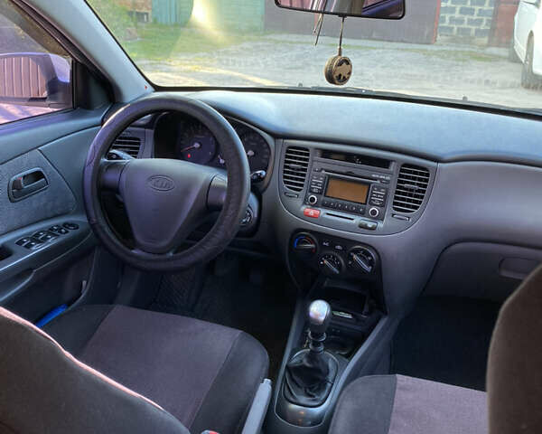 Білий Кіа Ріо, об'ємом двигуна 1.4 л та пробігом 121 тис. км за 4850 $, фото 5 на Automoto.ua