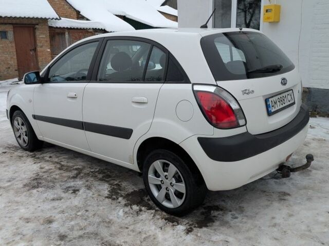 Білий Кіа Ріо, об'ємом двигуна 1.4 л та пробігом 233 тис. км за 3700 $, фото 1 на Automoto.ua