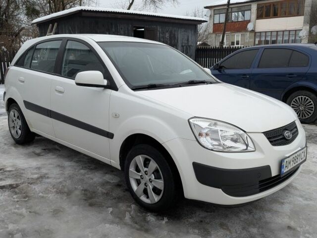 Білий Кіа Ріо, об'ємом двигуна 1.4 л та пробігом 233 тис. км за 3700 $, фото 3 на Automoto.ua