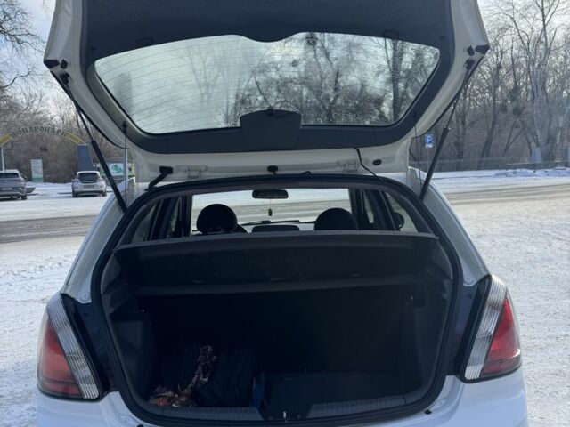 Белый Киа Рио, объемом двигателя 1.4 л и пробегом 150 тыс. км за 4900 $, фото 15 на Automoto.ua