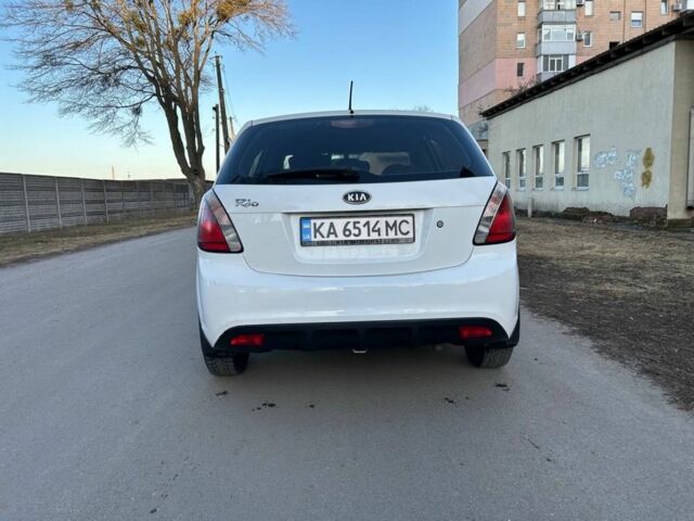 Белый Киа Рио, объемом двигателя 1.4 л и пробегом 152 тыс. км за 4500 $, фото 6 на Automoto.ua