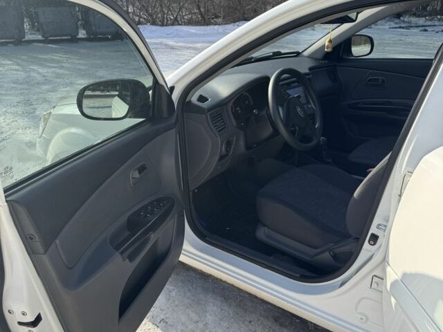 Белый Киа Рио, объемом двигателя 1.4 л и пробегом 150 тыс. км за 4900 $, фото 18 на Automoto.ua