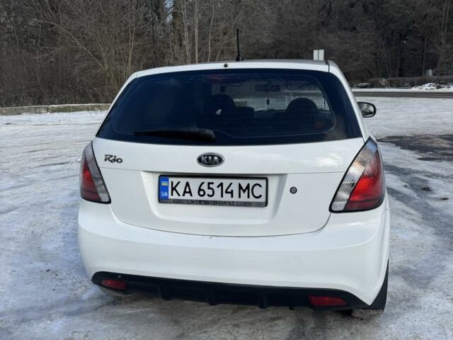 Белый Киа Рио, объемом двигателя 1.4 л и пробегом 150 тыс. км за 4900 $, фото 8 на Automoto.ua