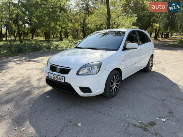 Белый Киа Рио, объемом двигателя 1.4 л и пробегом 199 тыс. км за 4700 $, фото 10 на Automoto.ua