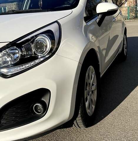 Белый Киа Рио, объемом двигателя 1.12 л и пробегом 203 тыс. км за 6300 $, фото 3 на Automoto.ua